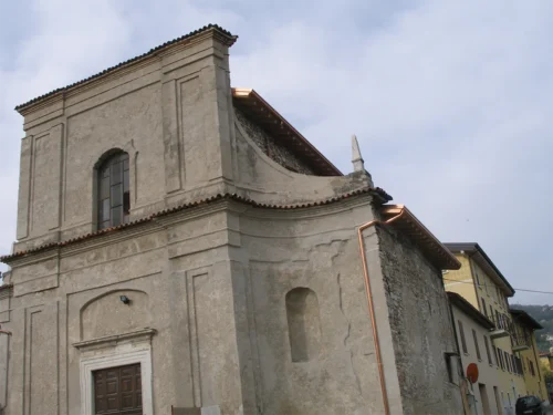 Facciata esterna della chiesa post intervento di ripristino post sisma