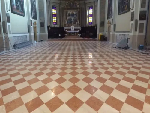 pavimento in marmo della Chiesa dopo intervento di posa riscaldamento a pavimento