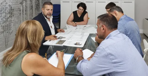 Il team dello Studio di Architettura Bana in un momento di confronto